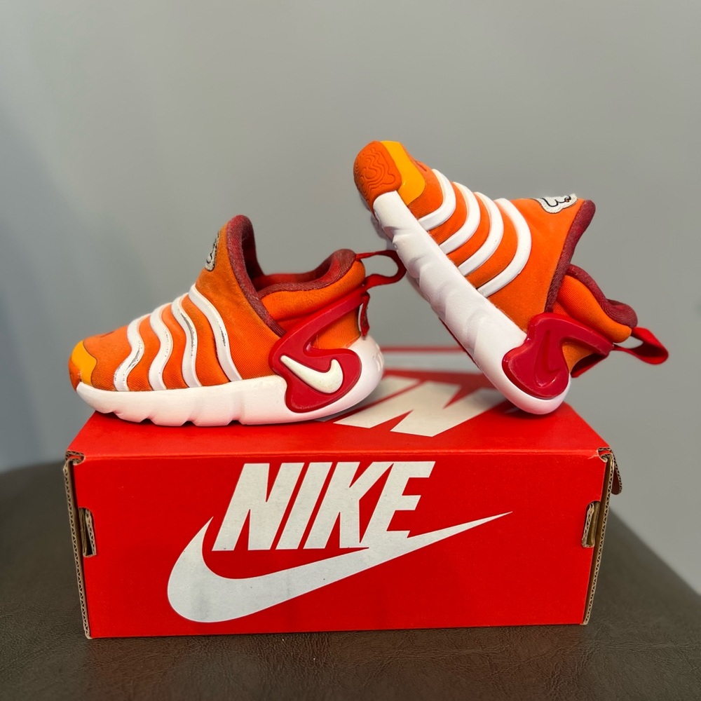 Nike Dyanmo Go Se (TD) - Kids Orange and Red Slip-On Sneakers